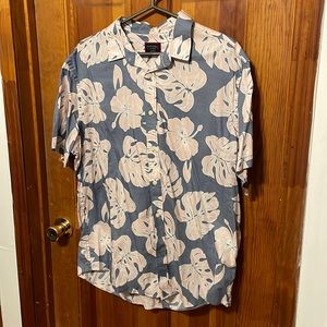 UNTUCKit Short Sleeve Pink and White Floral Summer Shirt. Size XL Men